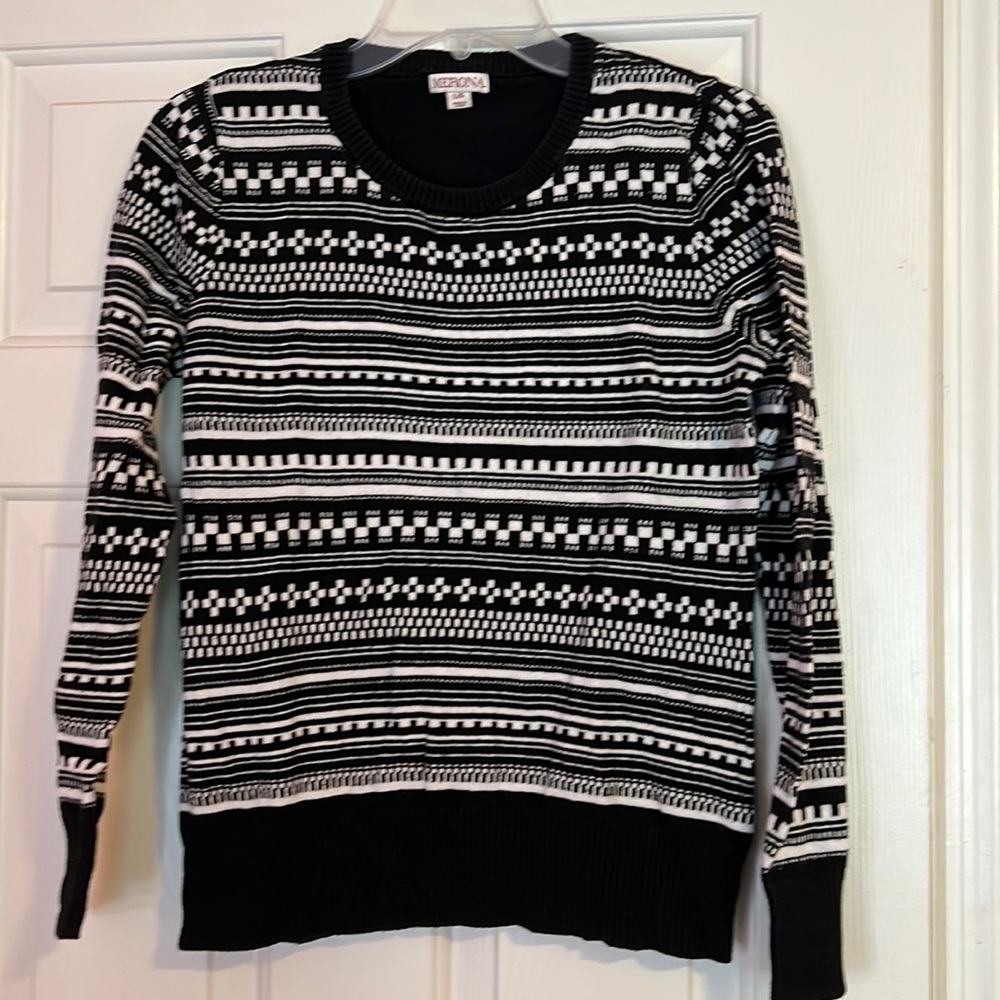 Black and white crew neck pull over sweater.